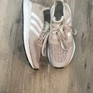 Adidas Swift Run Women’s Beige and White Sneakers